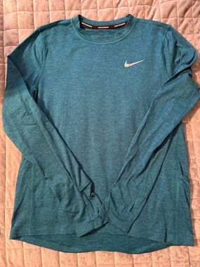 Nike women's small Teal Long-Sleeve Dri-FIT Performance Tee
